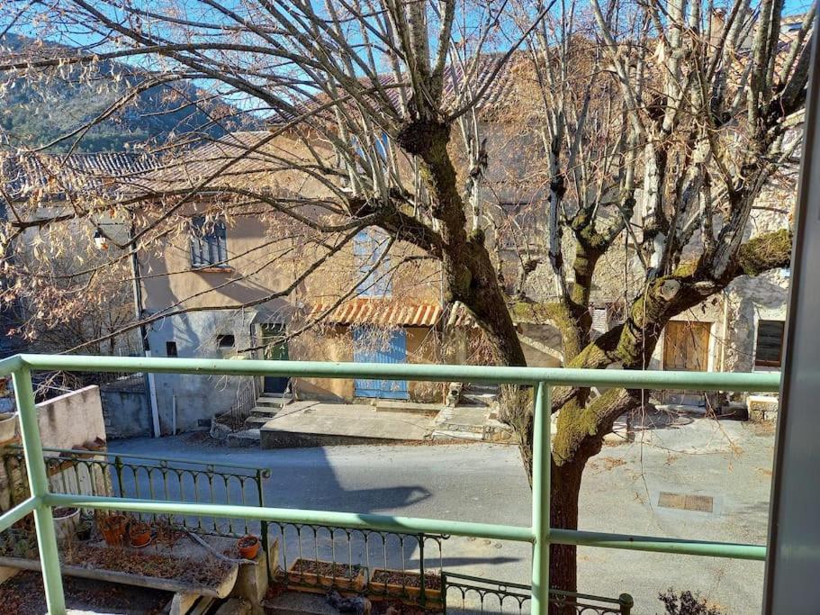 Comps Sur Artuby, Le Tilleul Et Le Four, Jabron Экстерьер фото